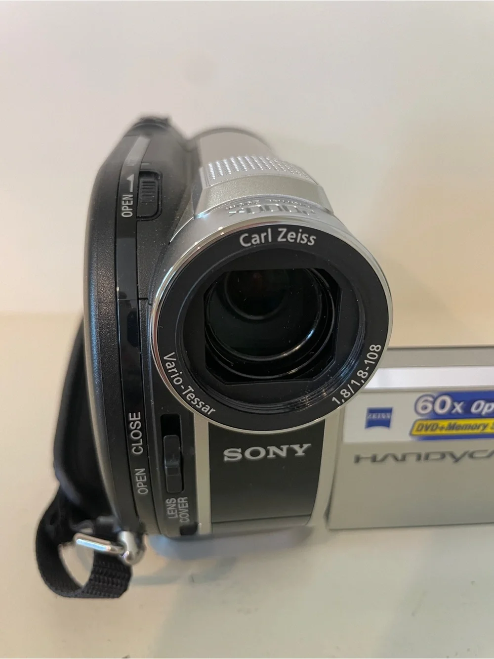Sony Handycam DCR-DVD650 Hybrid Camcorder 60x Optical Zoom Mini DVD